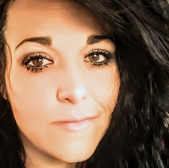 Meet your Posher, Jennifer - Picture 1 of 1